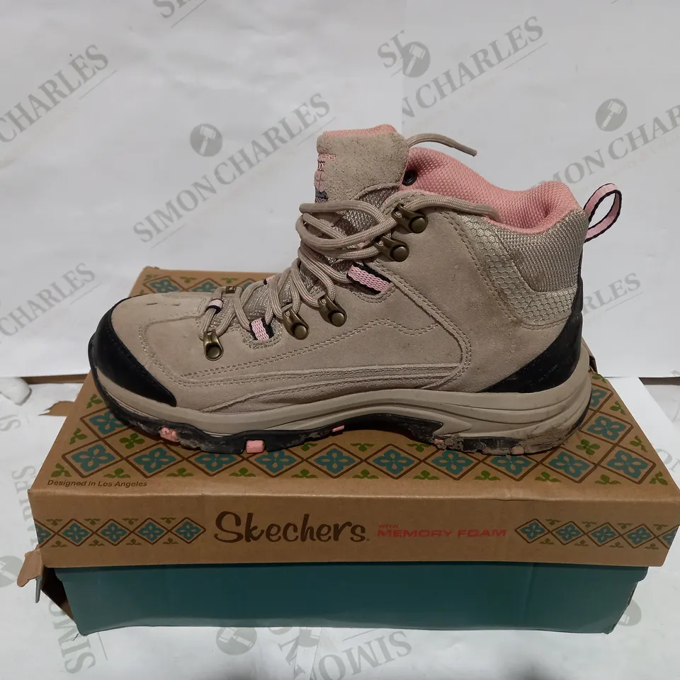 BOXED PAIR OF SKECHERS LEATHER NATURAL WATERPROOF BOOT  - SIZE 6.5