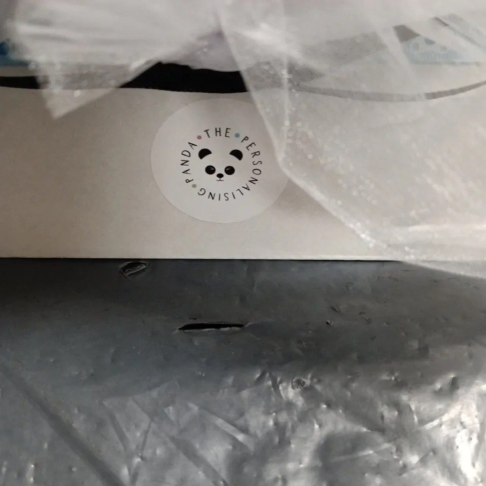 THE PERSONALISING PANDA WHITE ROSE BOUQUET IN GIFT WRAPPING (DECORATIVE HOME DECOR)