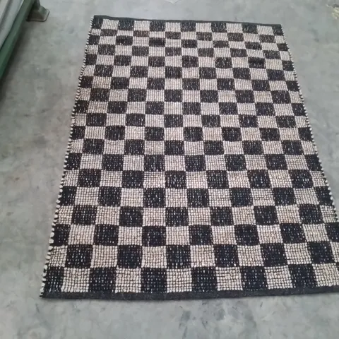 QUALITY DESIGNER AREA RUG - APPROXIMATELY 174x121