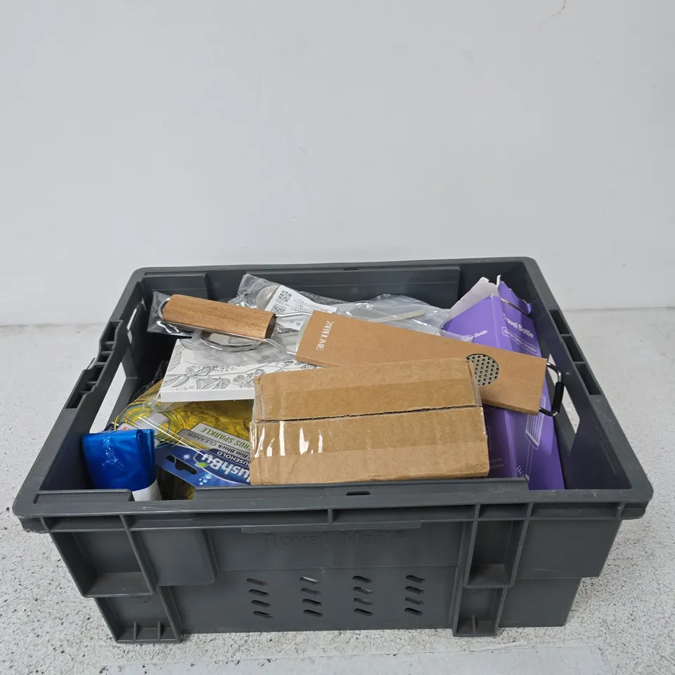 APPROXIMATELY 30 ASSORTED ITEMS INCLUDING A METAL SPOON, MIILIFE CHOPSTICKS AND HUSBU TOILET RIM BLOCK CLEANER
