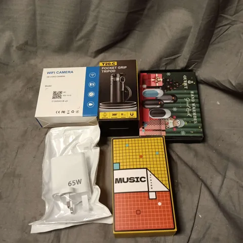 APPROXIMATELY 15 ASSORTED ELECTRICAL ITEMS TO INCLUDE WIFE CAMERA, POCKET GRIP TRIPOD, HAND WARMERS, MUSIC PLAYER ETC