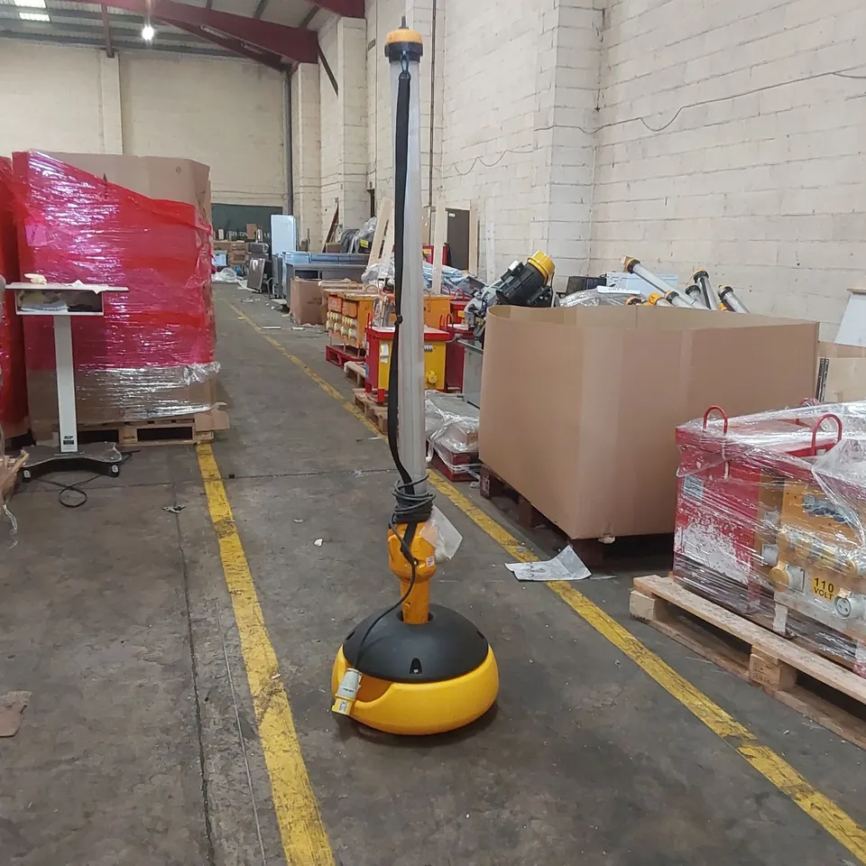 DEFENDER UPRIGHT 4FT LED LIGHT STICK WITH BASE