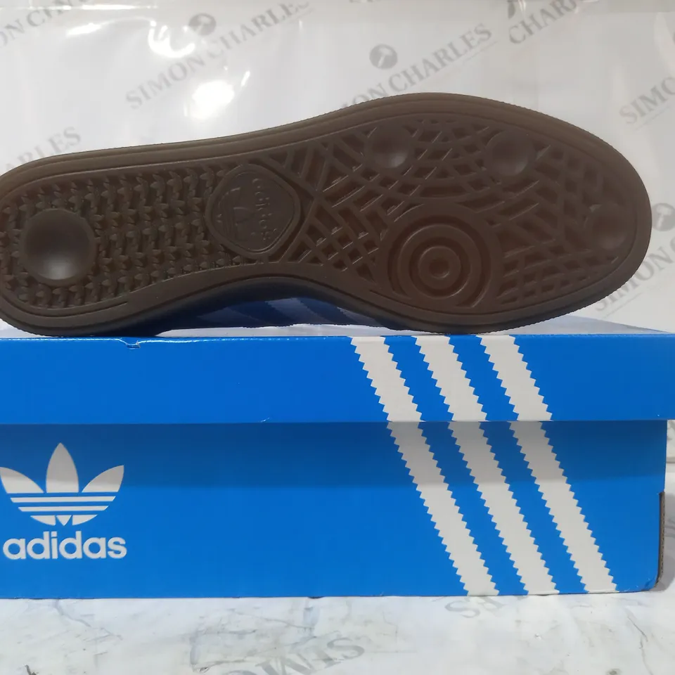 BOXED PAIR OF ADIDAS HANDBALL SPEZIAL TRAINERS IN LIGHT BLUE UK SIZE 10