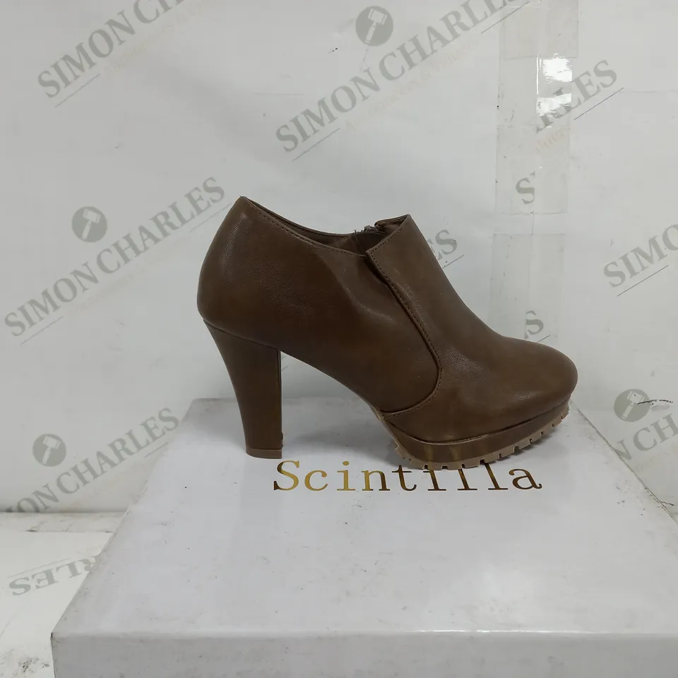 4 BOXED PAIRS OF SCINTILLA HEELED BOOTS IN KHAKI TO INCLUDE SIZES 37, 38, 40