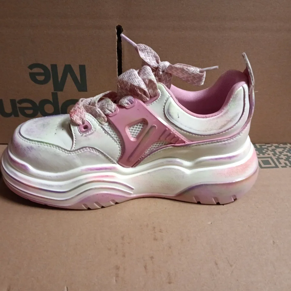 BOXED CHILDREN'S PINK & WHITE CHUNKY-SOLE SNEAKERS - 250/1.5