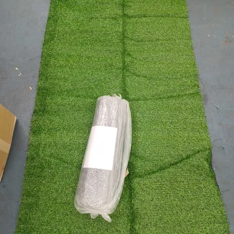 LOT OF 8 ROLLS OF ARTIFICIAL GRASS - EACH APPROXIMATELY 100X190CM