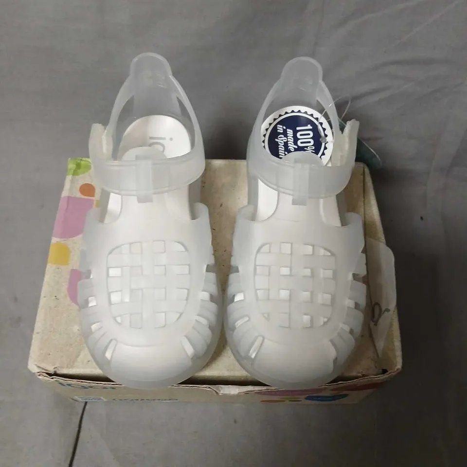 IGOR KIDS' WHITE SANDALS – TOBBY V, MADE IN SPAIN, UK 6 (EU 23)