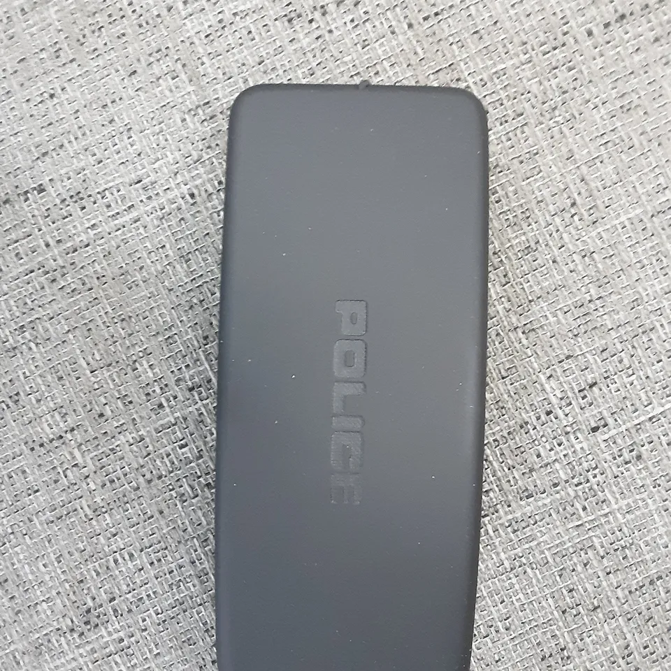 BOX CONTAINING POLICE SUNGLASSES CASE , GREY 