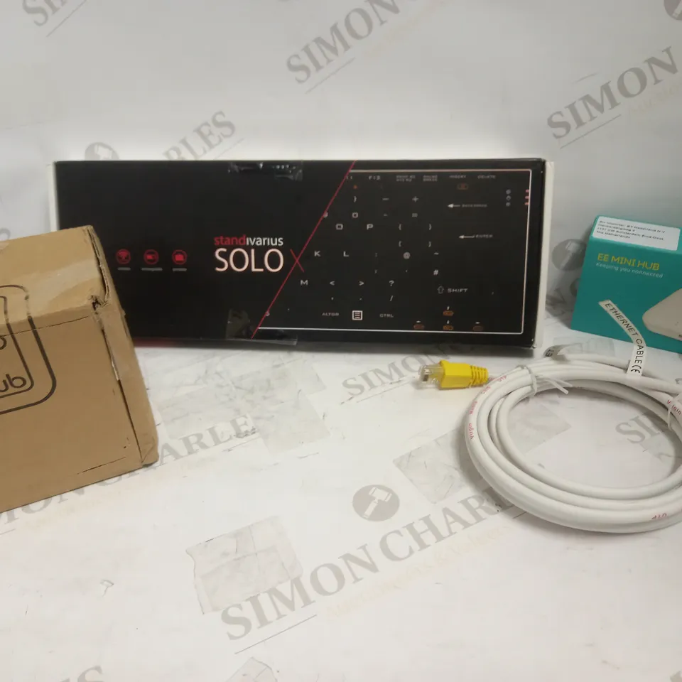 LOT OF APPROXIMATELY 10 ASSORTED ELECTRICAL ITEMS, TO INCLUDE ENERGY HUB, KEYBOARD, EE MINI HUB, ETC