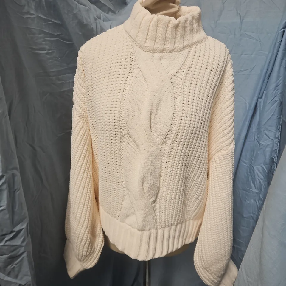 ABERCROMBIE & FITCH CREAM CABLE KNIT TURTLENECK SWEATER – SIZE L