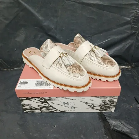 BOXED PAIR OF MODA IN PELLE ETANA OFF WHITE SHOES - 7