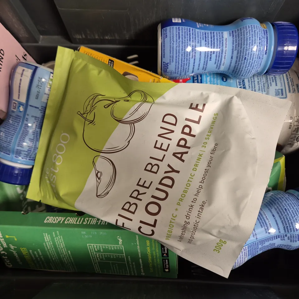 APPROXIMATELY 12 ASSORTED FOOD & DRINK ITEMS TO INCLUDE HUEL BANANA, NESTLE COFFEE MATE ICE COFFEE, BEET IT ORGANIC BEETROOT JUICE, ETC - COLLECTION ONLY