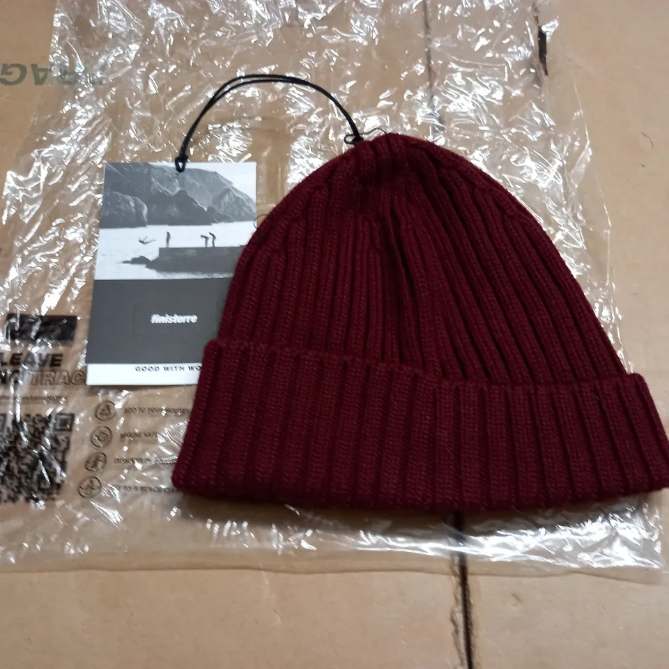 FINISTERRE FISHERMANS BEANIE IN DARK BURGHUNDY - 