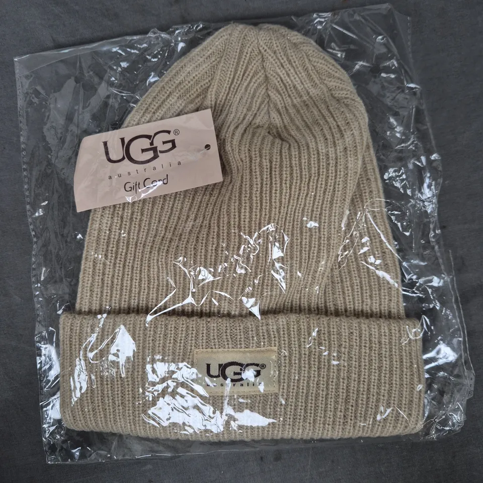 UGG BEANIE HAT IN SAND