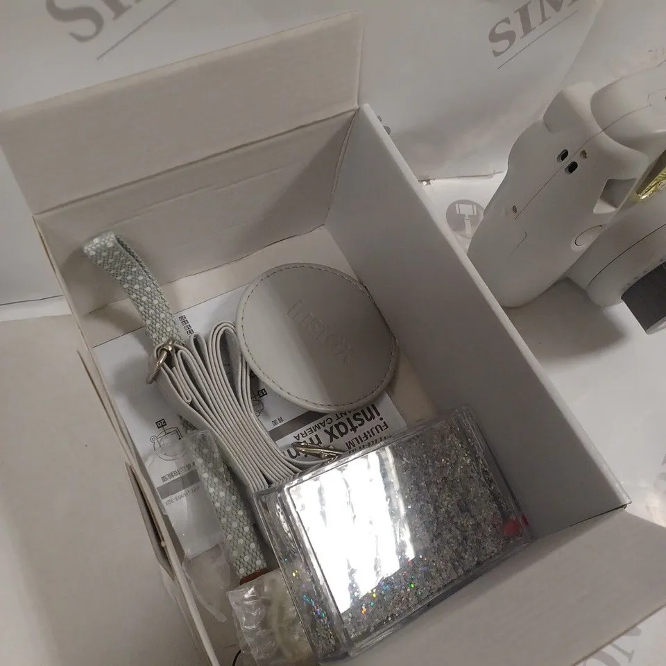 BOXED FUJIFILM INSTAX MINI 9 INSTANT CAMERA IN SMOKEY WHITE