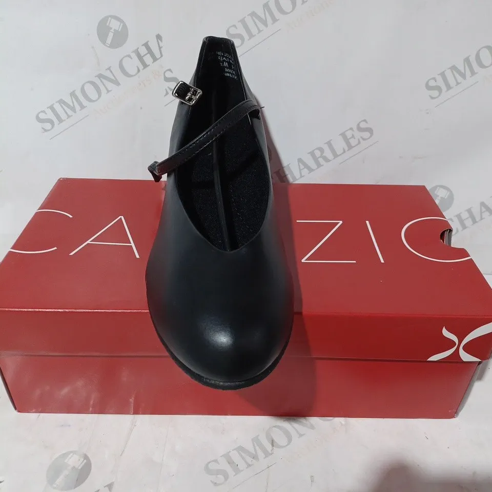 BOXED PAIR OF CAPEZIO LOW HEEL SHOES IN BLACK SIZE UNSPECIFIED