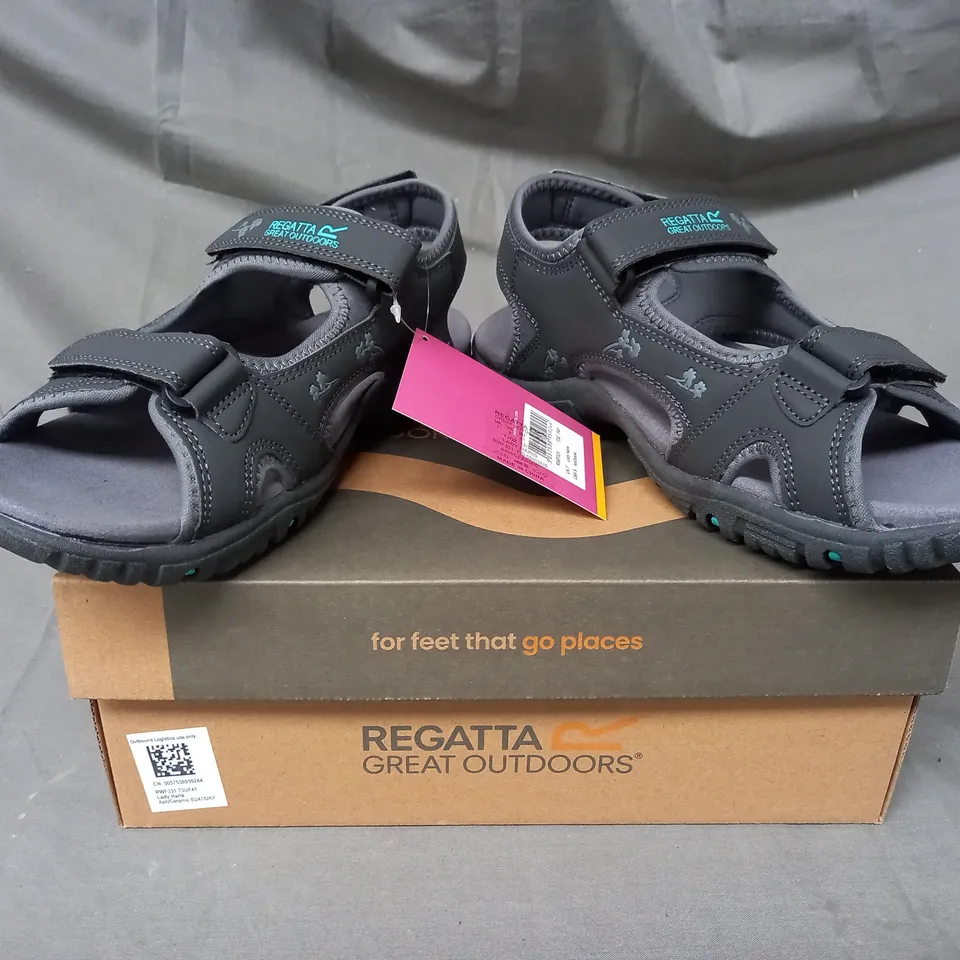 BOXED PAIR OF REGATTA LADY HARIS OPEN TOE SANDALS IN GREY UK SIZE 7