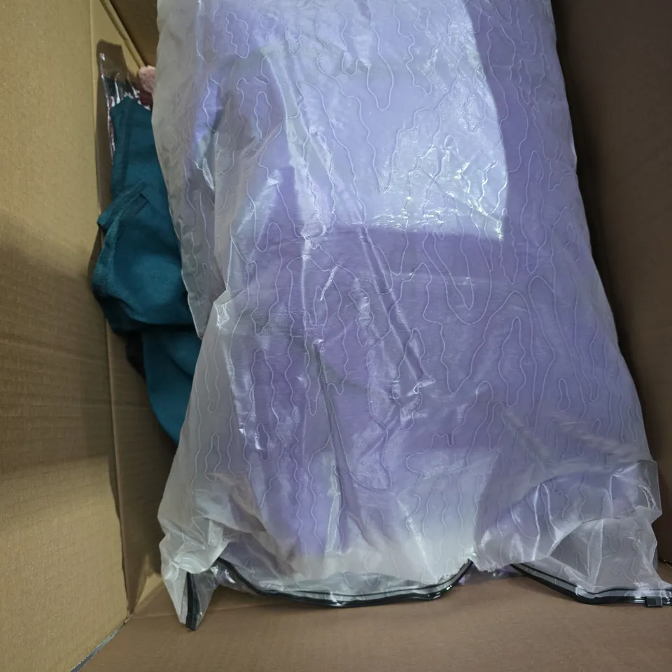 BOX OF APPROIXMATELY 15 ASSORTED CLOTHING ITEMS TO INCLUDE SOCKS, XMAS JUMPERS, ZIP UP RED TOP ETC