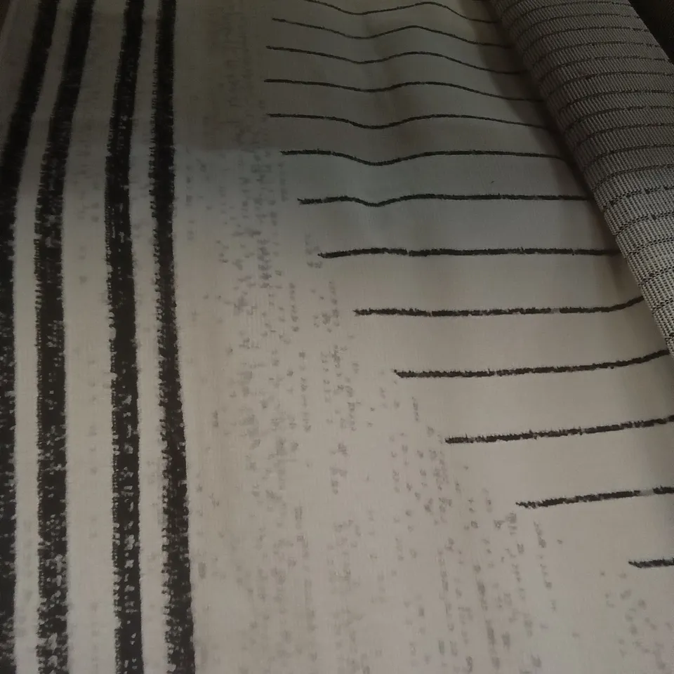CORUM BLACK/ OFF-WHITE RUG 150X180CM