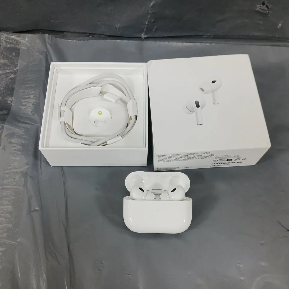 BOXED APPLE AIRPODS 2ND GEN 