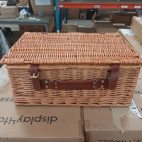 BOXED WICKER PICNIC BASKET SET