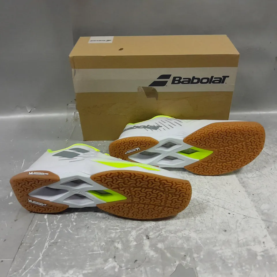 BOXED PAIR OF BABOLAR SHADOW TOUR 5 BADMINTON LIME UK 10 