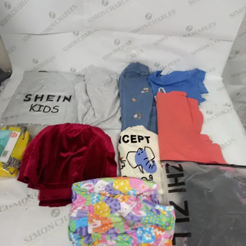 BOX OF ASSORTED CHILDRENS CLOTHING VARYING IN SIZE/COLOUR/STYLE TO INCLUDE: TOPS, DRESSES, JUMPERS