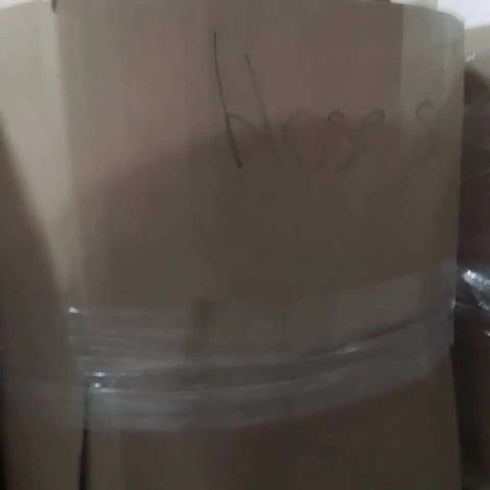PALLET CONTAINING A LARGE QUANTITY OF HOSES