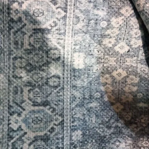 BLUE AND WHITE RUG 60X120CM