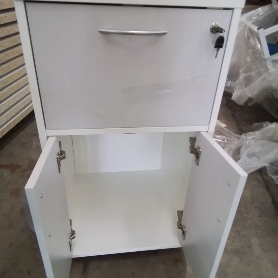 PALLET OF FOUR ONYX WHEELED UNITS, DROP DOWN LOCKABLE TOP DOOR & DOUBLE DOOR CUPBOARD BELOW GREY/WHITE