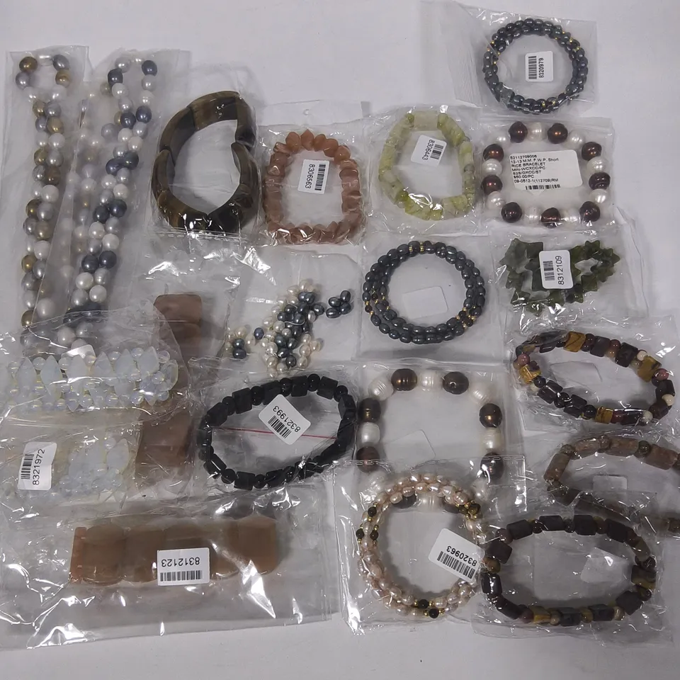 LOT OF 20 BRAND NEW FASHION BRACELETS IN VARIOUS STYLES AND SIZES