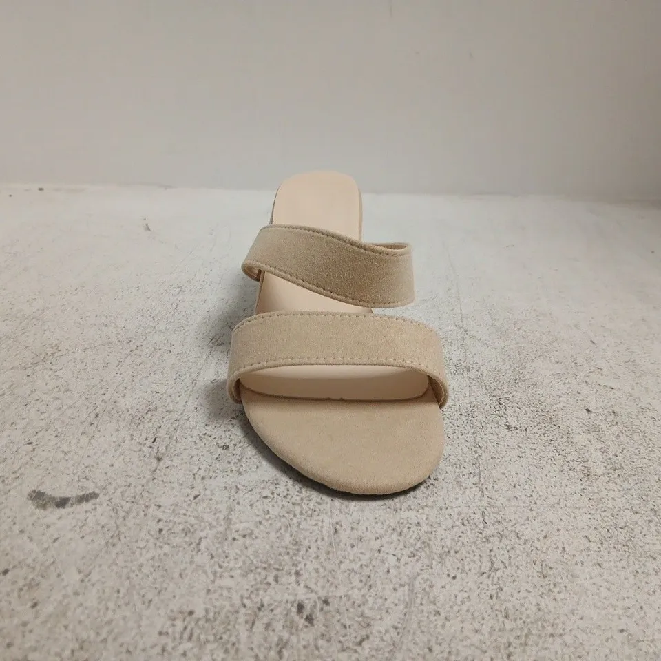 BOXED PAIR OF UNBRANDED OPEN TOE LOW BLOCK HEEL SANDALS IN SAND SIZE EU 37