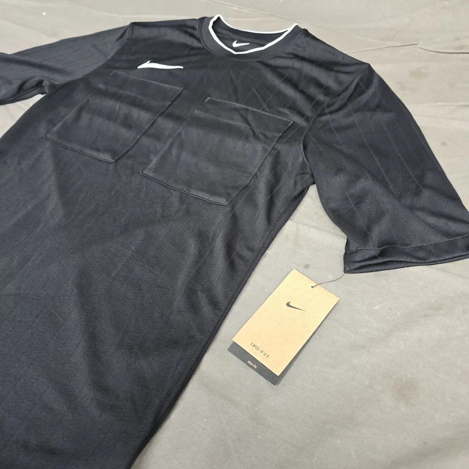 NIKE LOGO TEE - SIZE SMALL