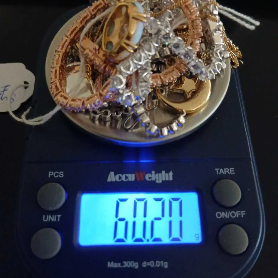 NINE ASSORTED STERLING SILVER CHAINS INCLUDING BRACELETS AND NECKLACES