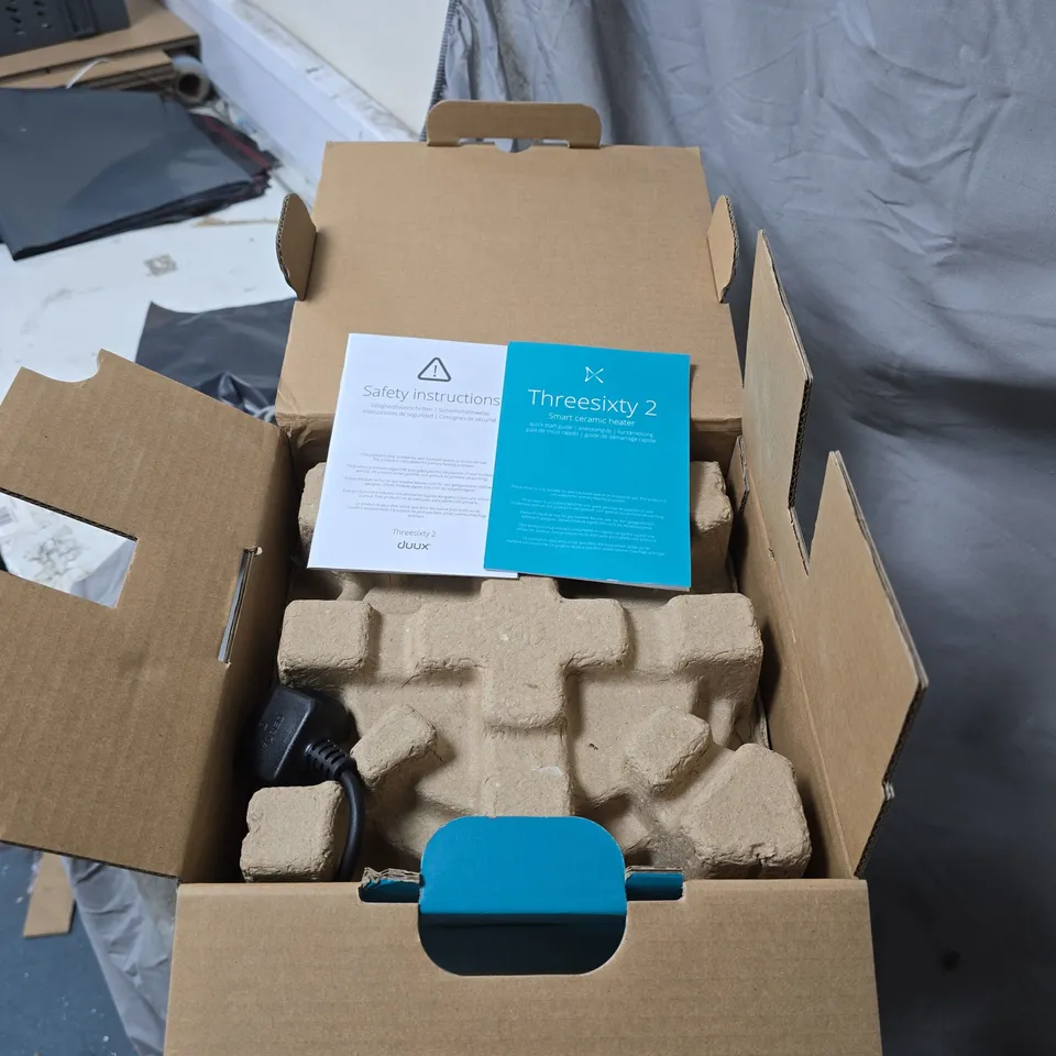 DUUX THREESIXTY2 CERAMIC HEATER BOXED WITH MANUAL