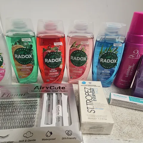 APPROX 12 ASSORTED BEAUTY PRODUCTS TO INCLUDE RADOX SHOWER GEL, 2BTANNED MOUSSE, EYELASH EXTENSIONS, ETC 