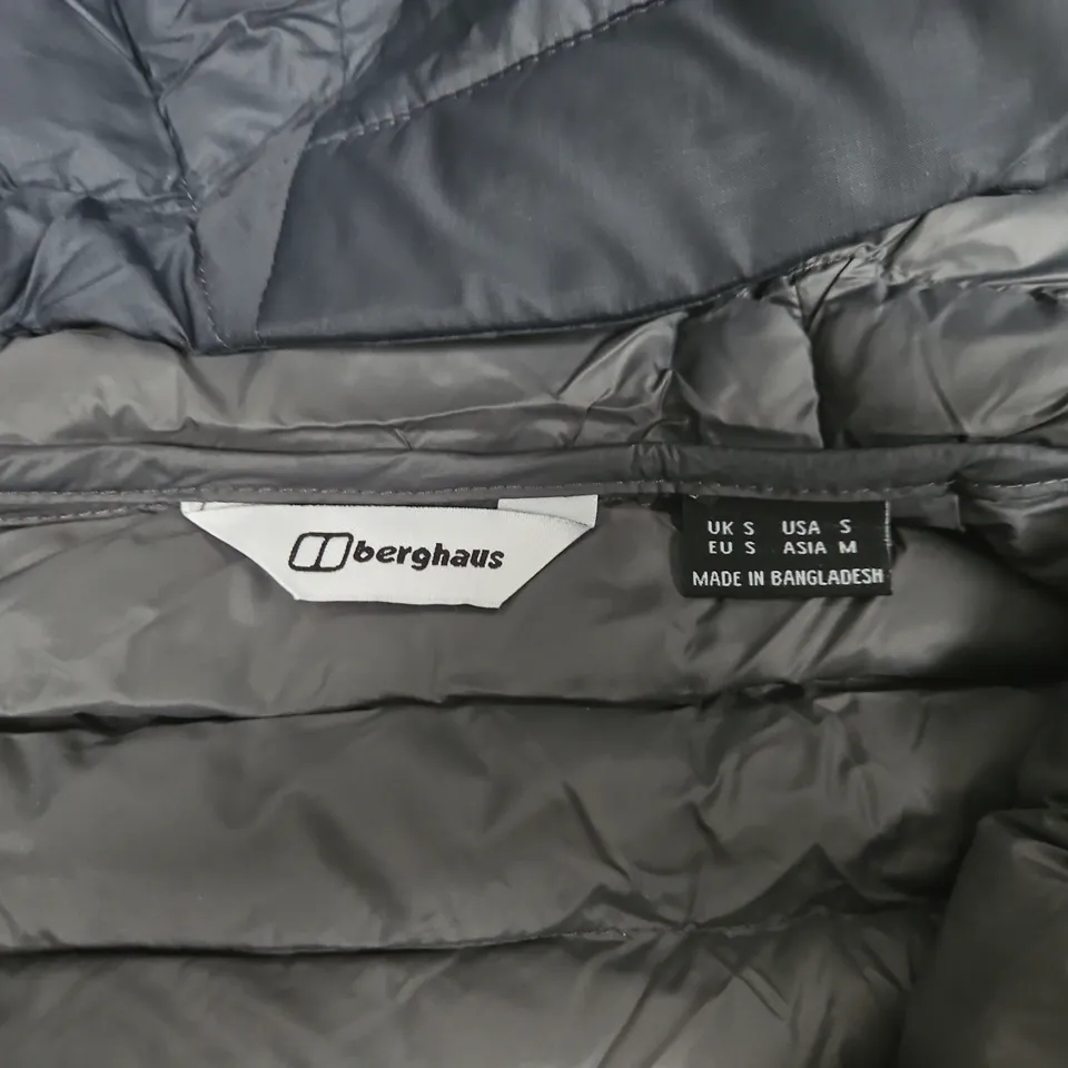 BERGHAUS MENS VASKYE JACKET IN NAVY - UK SMALL