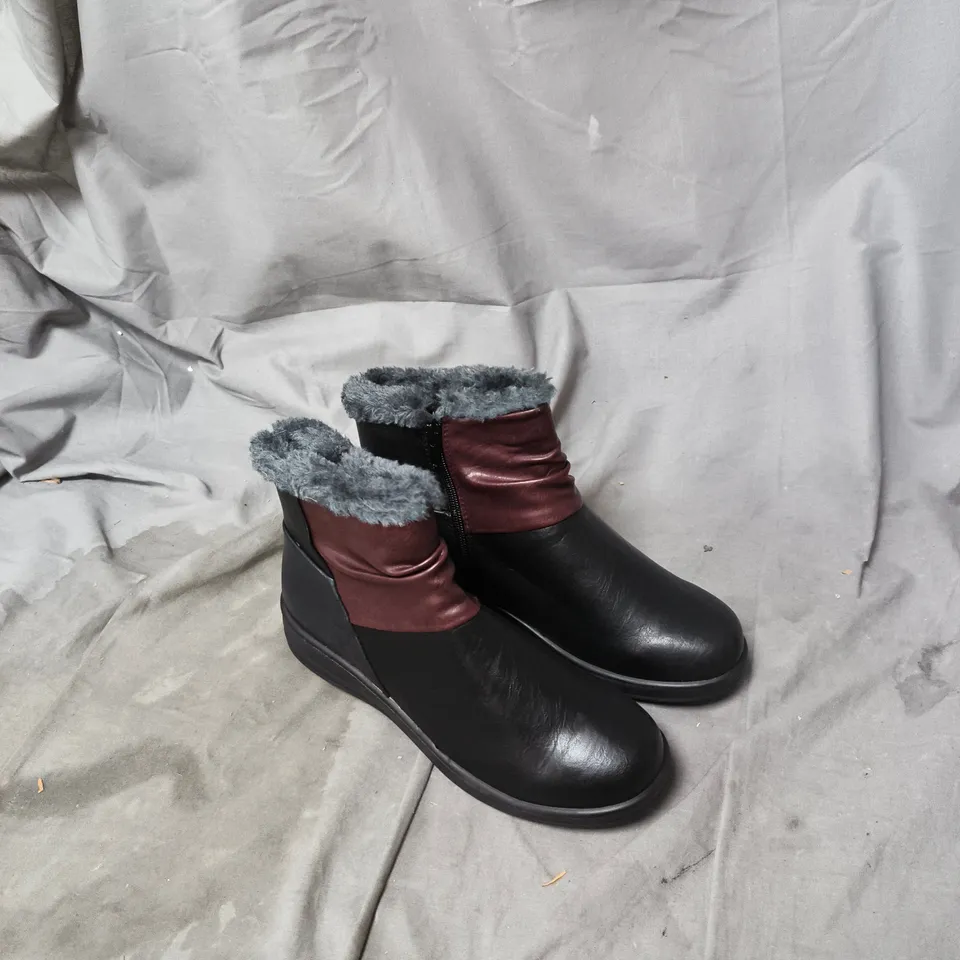 WOMEN'S LEATHER ANKLE BOOTS WITH FAUX FUR TRIM – BLACK WITH BURGUNDY COLLAR UK SIZE 6