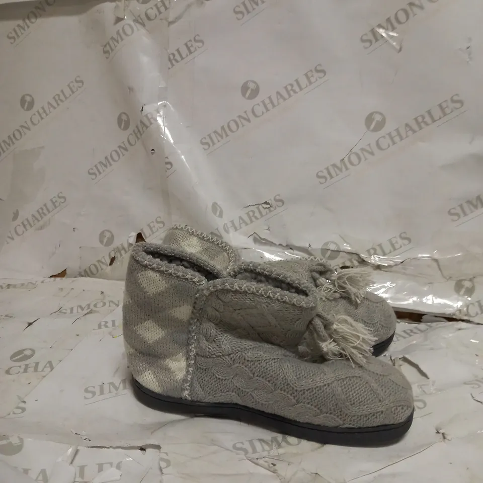 MUK LUKS LINA SLIPPER BOOT SIZE 6 
