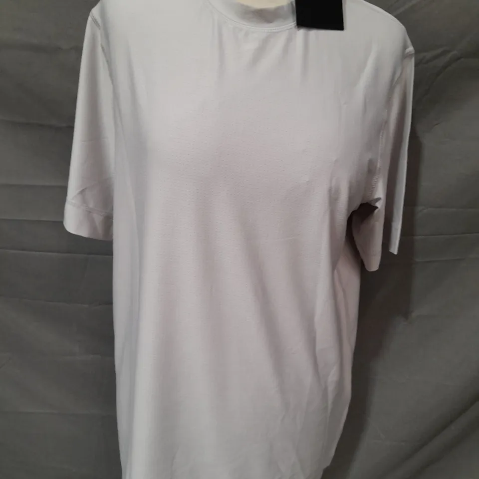 ARNE PERFORMANCE T-SHIRT IN MID GREY