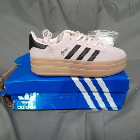 BOXED PAIR OF ADIDAS GAZELLE BOLD TRAINERS SIZE 4.5