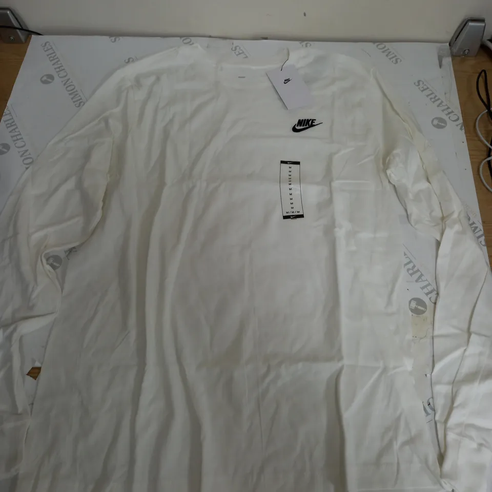 NIKE LONG SLEEVE ROUND NECK TOP IN WHITE - MEDIUM