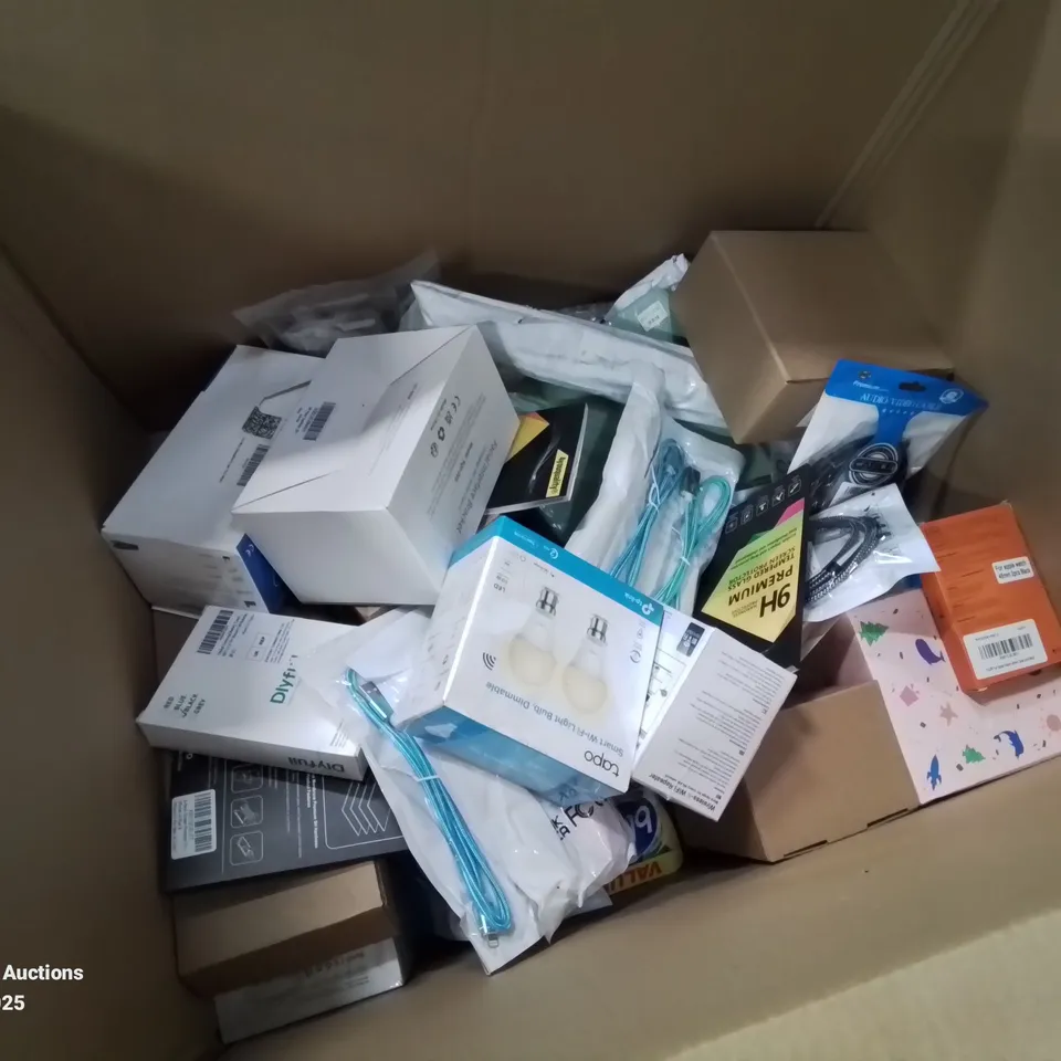 BOX CONTAINING LARGE AMOUNT OF BOXED ELECTRICAL ITEMS TO INCLUDE: MESH WIFI ROUTER, VARIOUS LIGHT BULBS, PHONE CASES, SCREEN PROTECTION COVERS, HEADPHONES ETC.