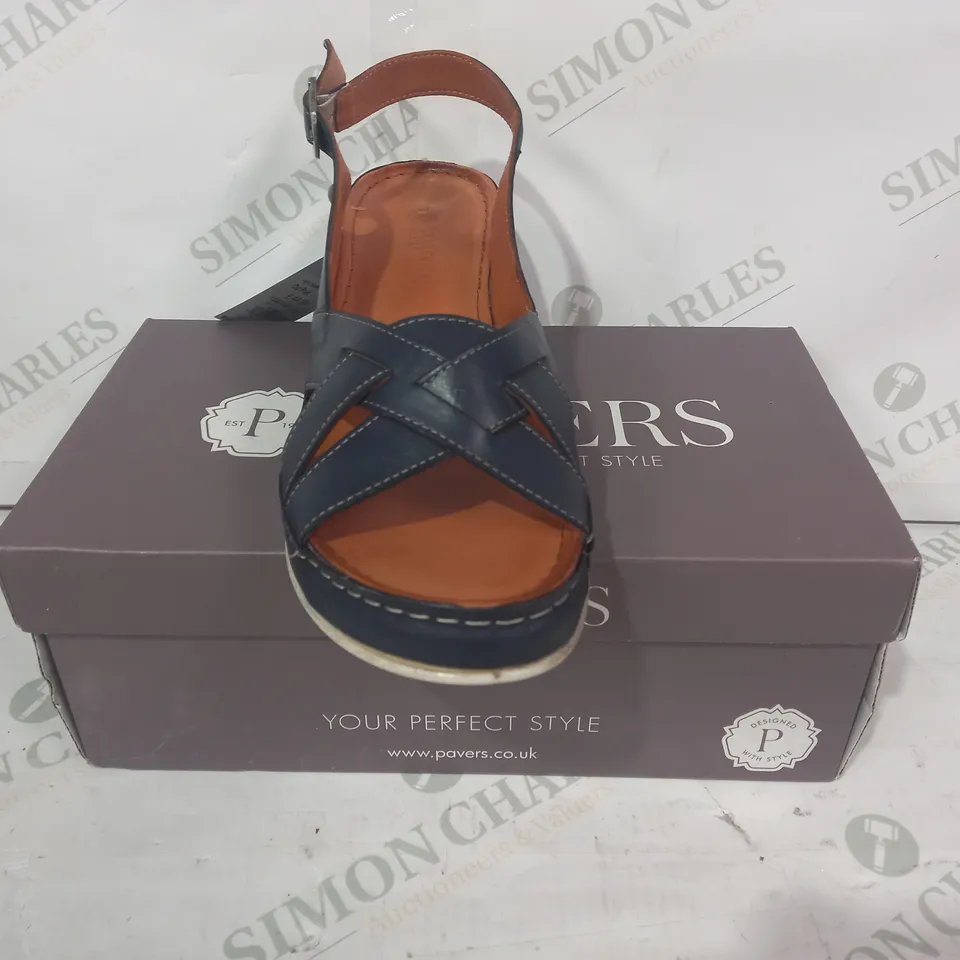 BOXED PAIR OF PAVERS OPEN TOE WEDGE SANDALS IN NAVY EU SIZE 41