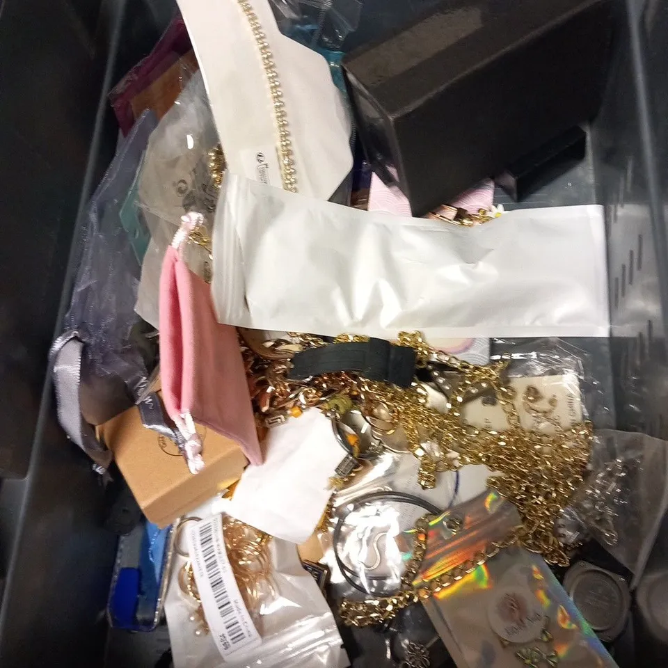 LARGE QUANTITY OF ASSORTED JEWELLERY TO INCLUDE; HURLEY BURLEY, GEMPORIA, NEW LOOK AND MAYFLY