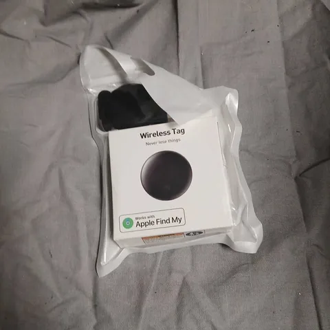 BOX OF ASSORTED PHONE ACCESSORIES INCLUDING WIRELESS TAG TRACKER (APPLE FIND MY COMPATIBLE) + CRYSTALARMOR & MINUTEONE SMARTPHONE PROTECTION BUNDLE