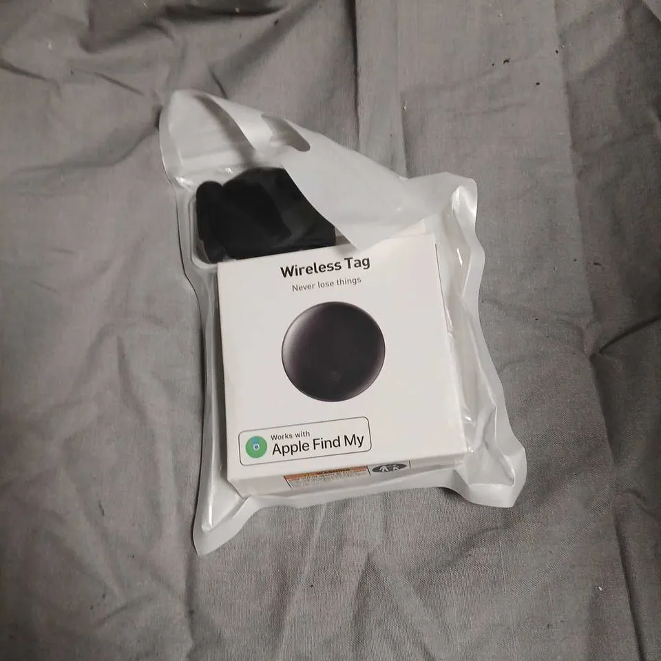 BOX OF ASSORTED PHONE ACCESSORIES INCLUDING WIRELESS TAG TRACKER (APPLE FIND MY COMPATIBLE) + CRYSTALARMOR & MINUTEONE SMARTPHONE PROTECTION BUNDLE