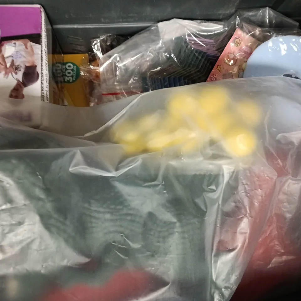 APPROXIMATELY 10 ASSORTED TOYS AND GAMES TO INCLUDE GAME HANDLE GAME & LEARN, DICE, ETC