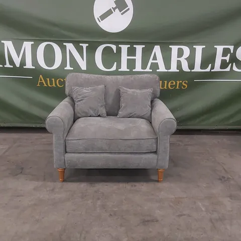 QUALITY DESIGNER FABRIC UPHOLSTERED LOVESEAT