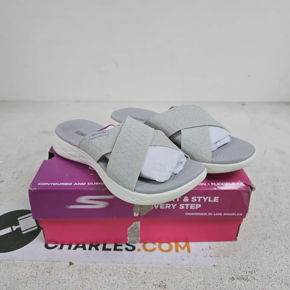 SKECHERS ON THE GO 600 ENCHANTED SLIDE SANDALS SIZE 6 BOXED